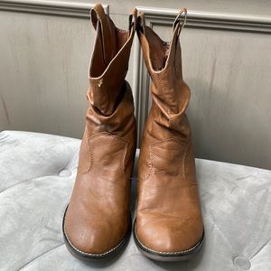 Tan Cowboy Boots: 10
